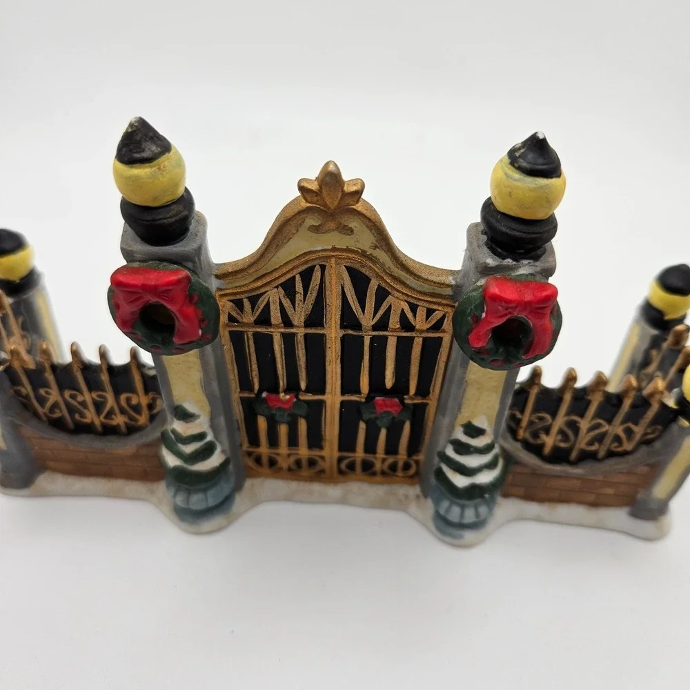 Vintage Christmas Village Gate Fence - Ceramic Wreaths‎ & Lanterns 5.5